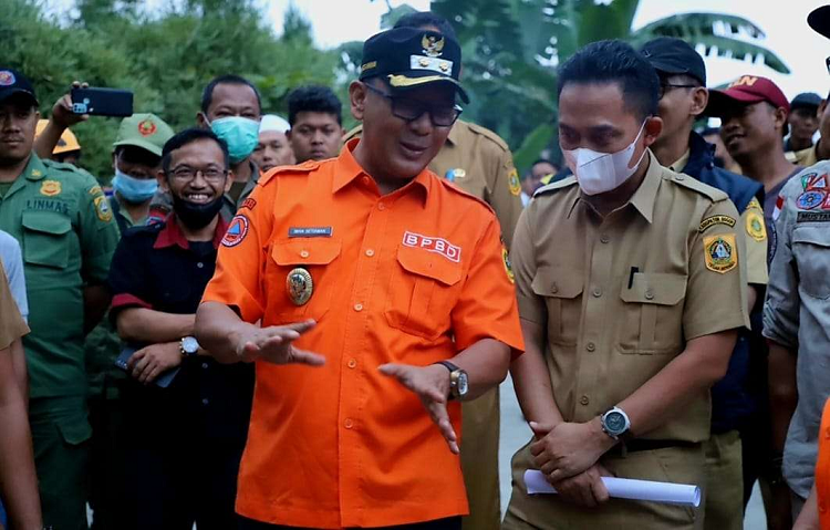 Plt Bupati Bogor Iwan Setiawan merotasi pejabat Pemkab Bogor.