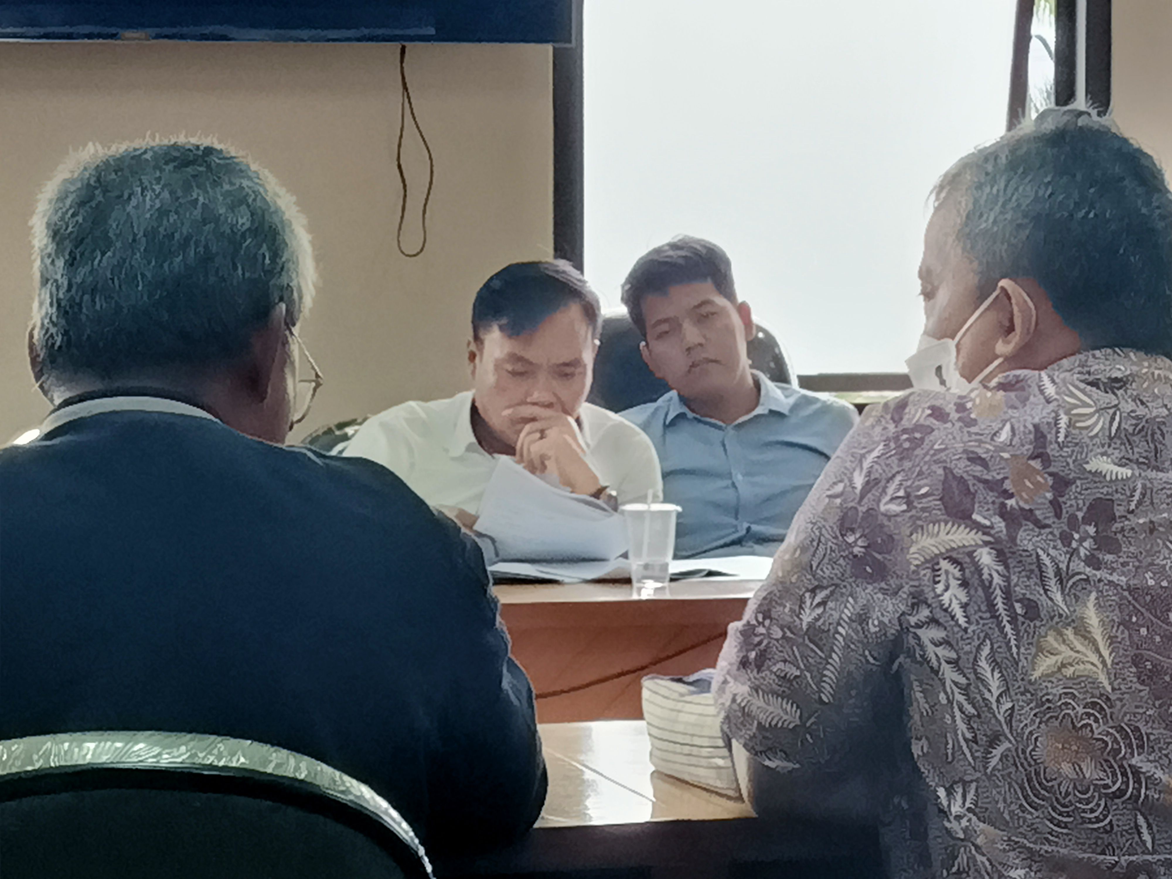 Dadang Risdal Aziz Direktur Jamparing Institut pemerhati kebijakan pemerintah saat menghadiri audensi yang digelar DPRD kabupaten Bandung.