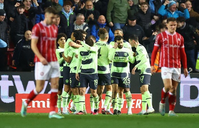 Phil Foden dari Manchester City merayakan gol kedua mereka dengan Bernardo Silva. Sepak Bola - Piala FA - Babak Kelima - Kota Bristol v Manchester City - Stadion Ashton Gate, Bristol, Inggris - 28 Februari 2023. 