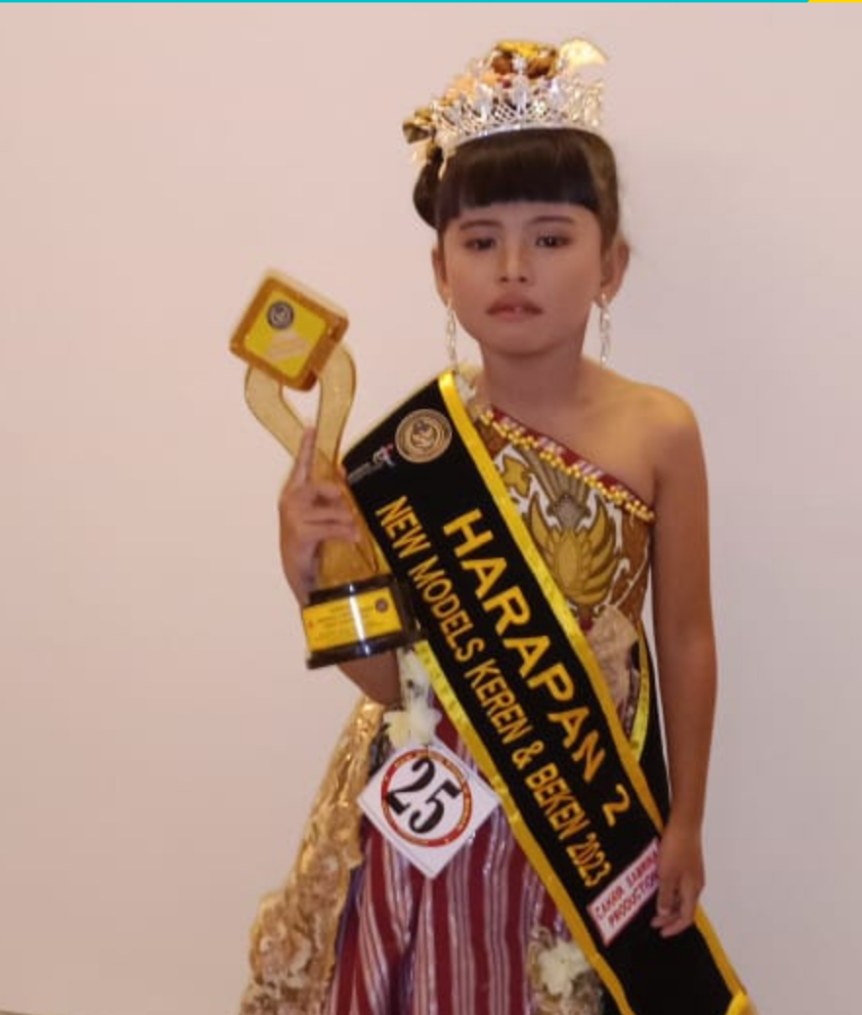 Waode Yasmin Khairunnisa, salah satu anak didik Rafa Modeste yang mengharumkan Sulawesi Tenggara di lomba fashion show Keren Beken 2023 di Jakarta. 