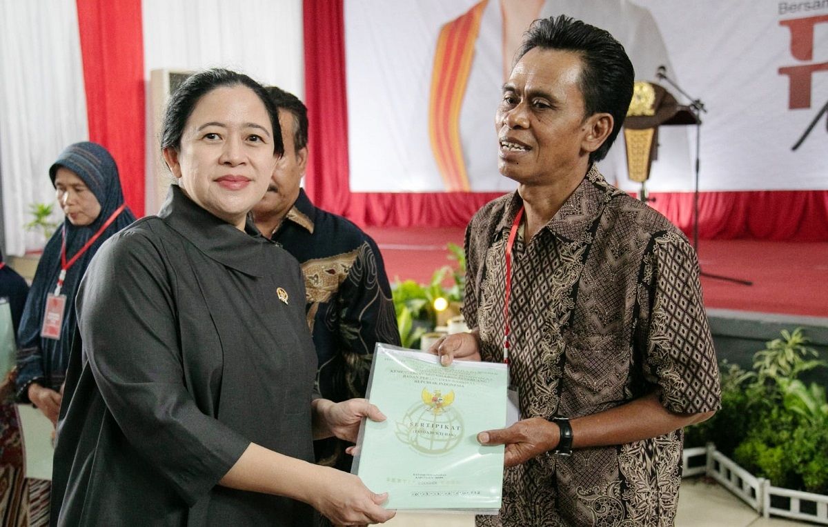 Ketua DPR RI Puan Maharani menghadiri pembagian sertifikat di Gedung Serbaguna Assakinah, Cianjur, Rabu (1/3/2023). Foto: Istimewa
