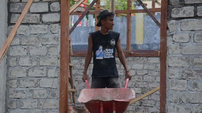 Muhammad Rafdi Marajabessy, Anak Wakil Wali Kota Tidore Kepulauan yang memilik bekerja sebagai kuli bangunan