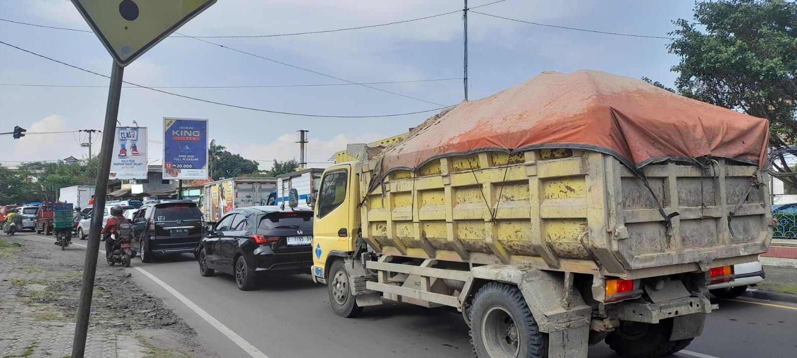 Kemacetan antara Kedawung-Plered Kabupaten Cirebon.