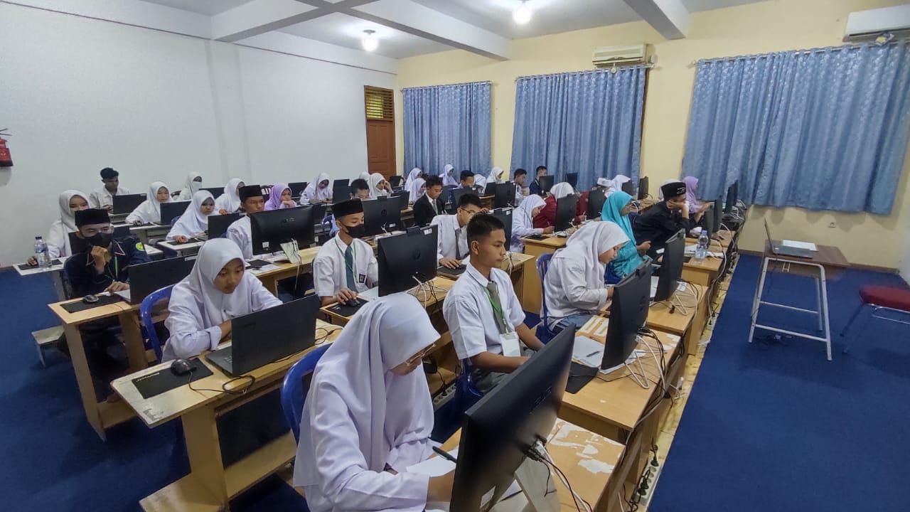 Terbaik dan Berprestasi! SMA-SMA Negeri Terbaik di Kota Pekalongan Berdasarkan Sekolah Top 1000 LTMPT / m2mpknbru.sch.id   
