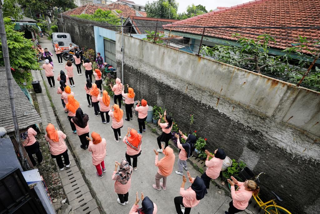 Senam bersama ibu-ibu di wilayah Kelurahan Gerendeng Karawaci Kota Tangerang yang digelar Mak Ganjar Banten.