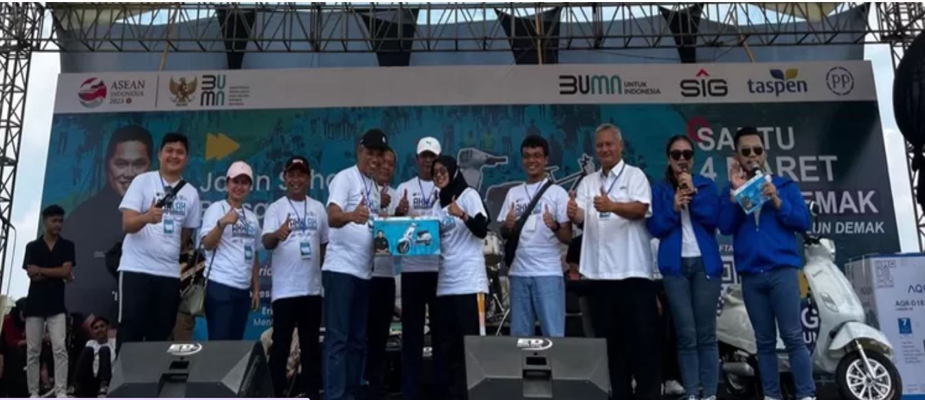 Masyarakat Demak Meriahkan Event Jalan Sehat Bersama BUMN, Hadiah Utama 1 Unit Motor Listrik