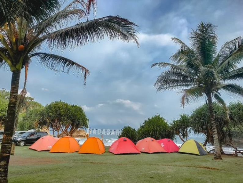 Menikmati Pesona Pantai Madasari Tempat Wisata Camping Di Pangandaran