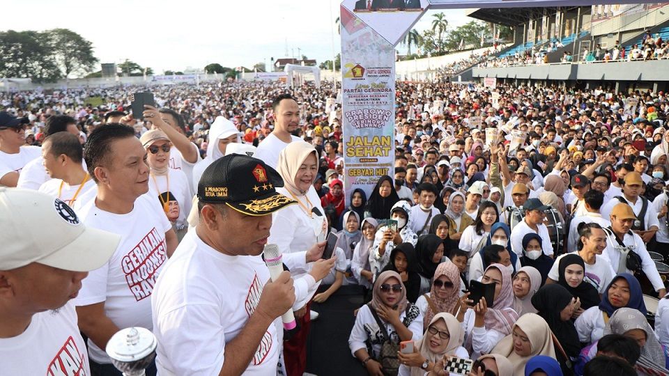 Sekjen Partai Gerindra Ahmad Muzani menghadiri acara jalan sehat dan pesta rakyat yang digelar oleh DPD Gerindra Lampung, di Stadion Pahoman, Minggu (5/3/2023). Foto: Gerindra