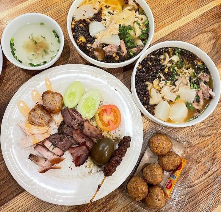 Soto Mie Agih salah satu rekomendasi wisata kuliner enak di Bogor yang menyediakan menu sarapan/ Instagram @sotomieagihbogor
