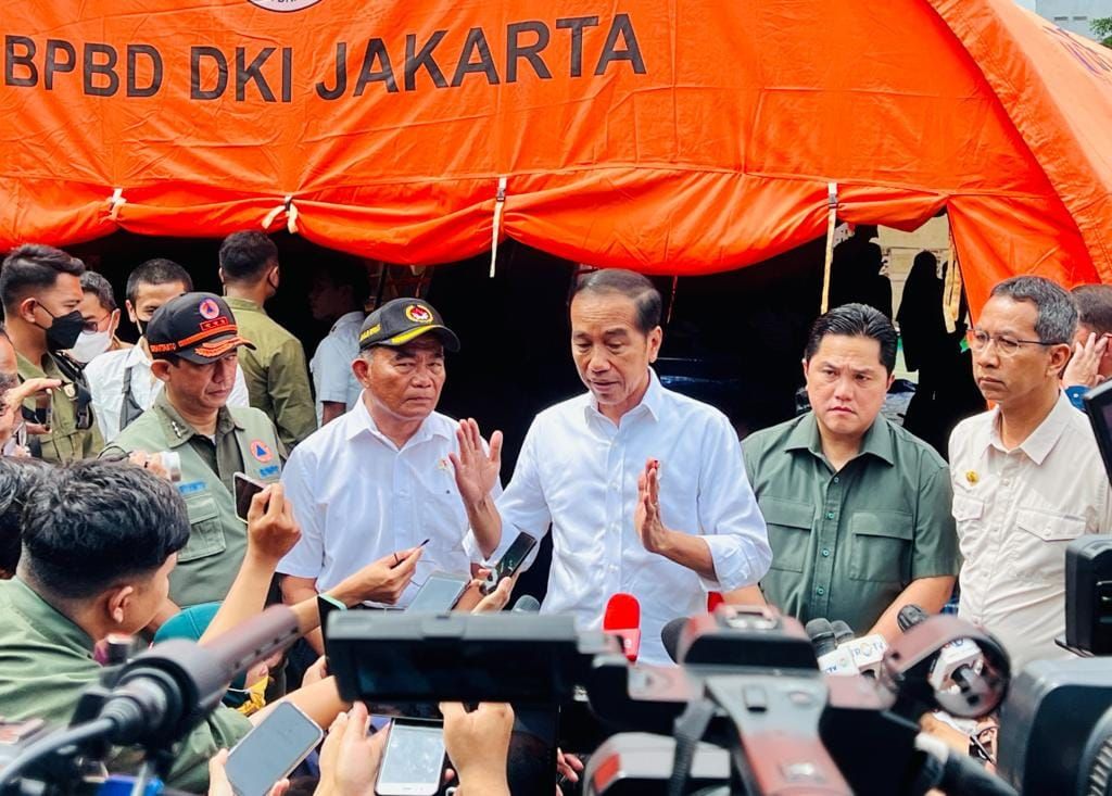  Presiden Joko Widodo menyampaikan dukacita yang mendalam atas jatuhnya korban jiwa dalam peristiwa ini.
