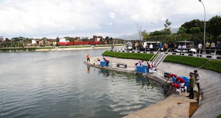 Kolam Retensi Andir di Baleendah, Kabupaten Bandung, Minggu 5 Maret 2023.