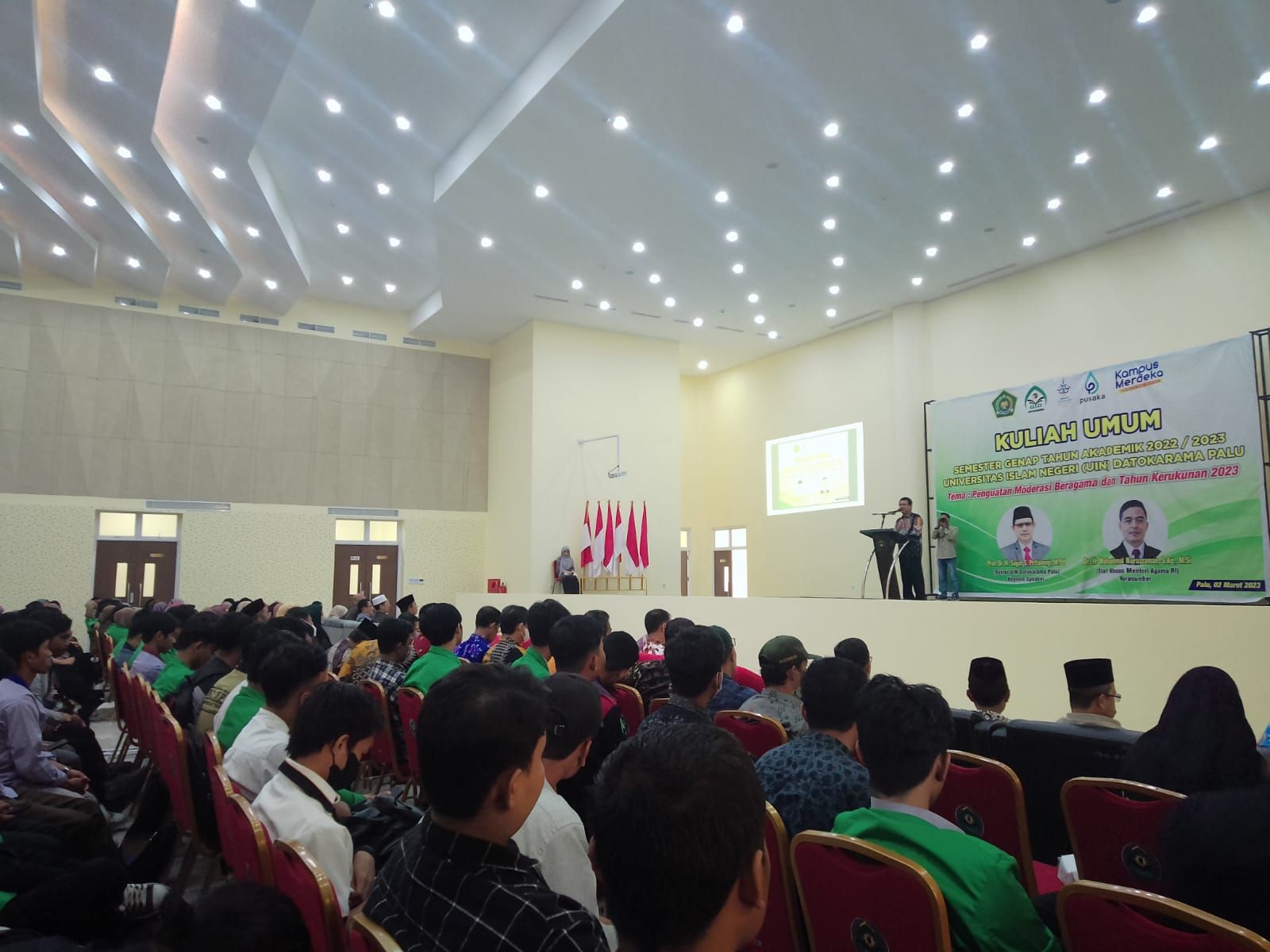 Universitas Islam Negeri (UIN) Datokarama Palu mengadakan kuliah umum terkait moderasi beragama yang diikuti oleh ribuan Mahasiswa.