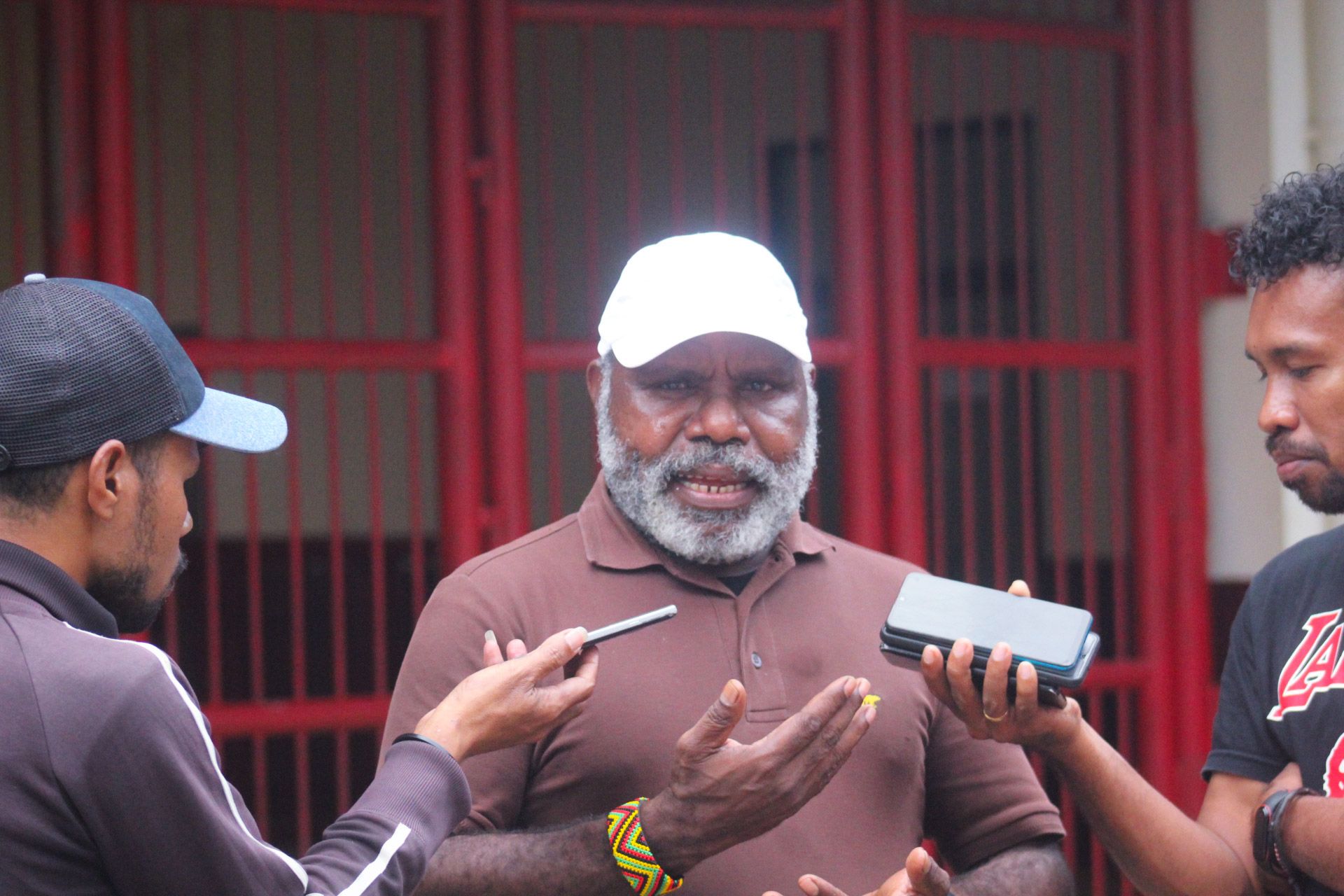 Ketua Panitia Piala Pertiwi Cup 2022 zona Papua yang juga ditunjuk sebagai Ketua Asosiasi Sepakbola Wanita Indonesia (ASBWI), Usman G Wanimbo ketika ditemui awak media di Stadion Mandala, Kota Jayapura, Papua, Sabtu 04 Maret 2023 dok (PORTAL PAPUA)