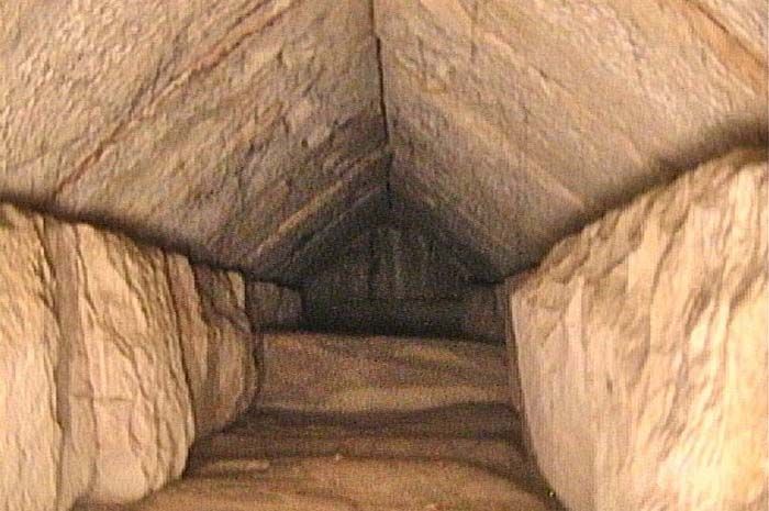 Sebuah koridor tersembunyi di dalam Piramida Agung Giza yang ditemukan oleh peneliti dari proyek Scan Pyramids oleh Kementerian Pariwisata Purbakala Mesir terlihat di Giza, Mesir 2 Maret 2023.