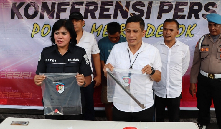 Konferensi pers kasus penganiayaan terhadap pasutri di Depok. 