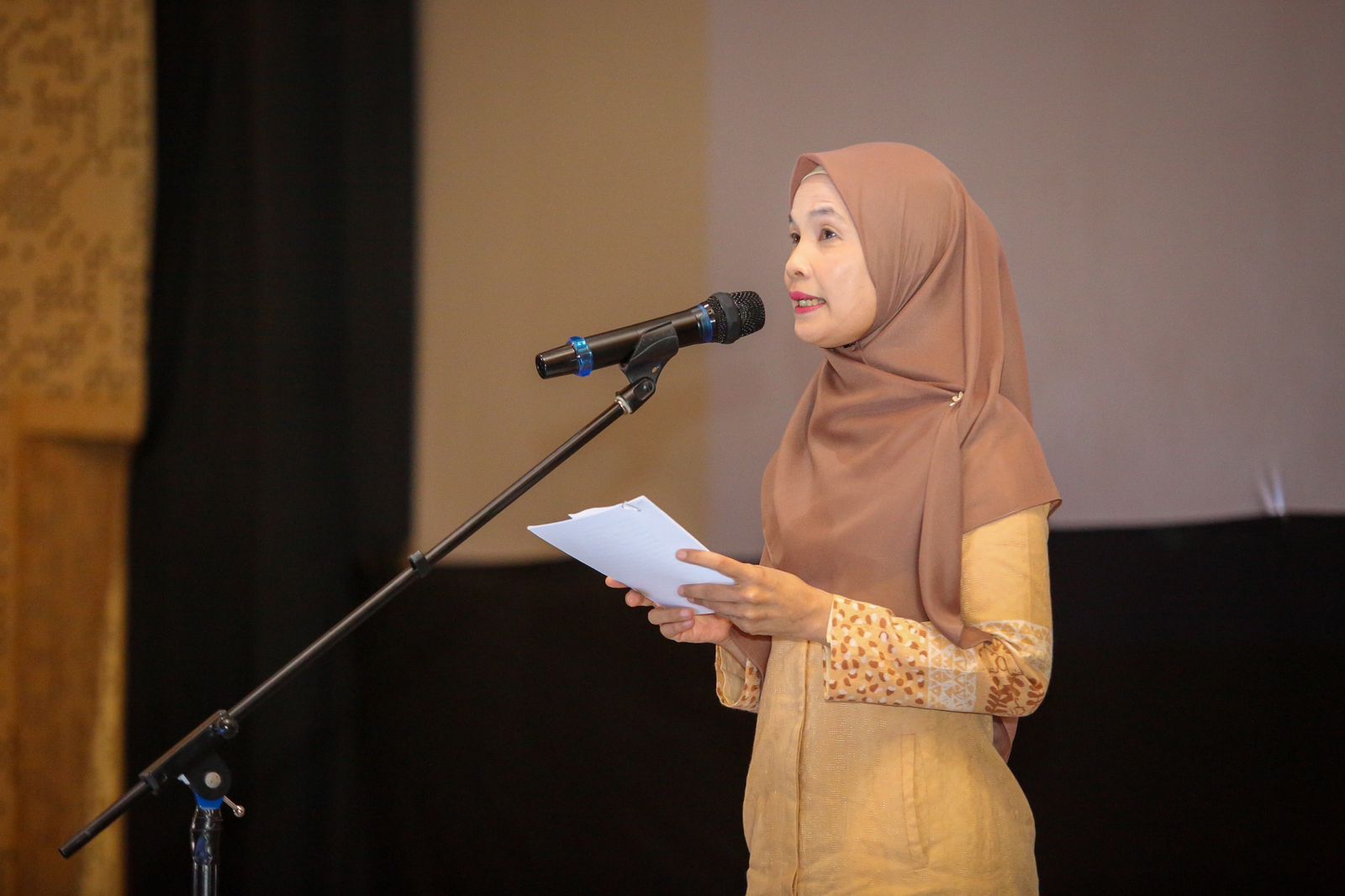 Ketua Dekranasda Kota Bandung, Yunimar Mulyana menyampaikan, dari 400 lebih UMKM binaan Dekranasda Kota Bandung, hanya 100 brand yang dikurasi untuk mengikuti acara ini.
