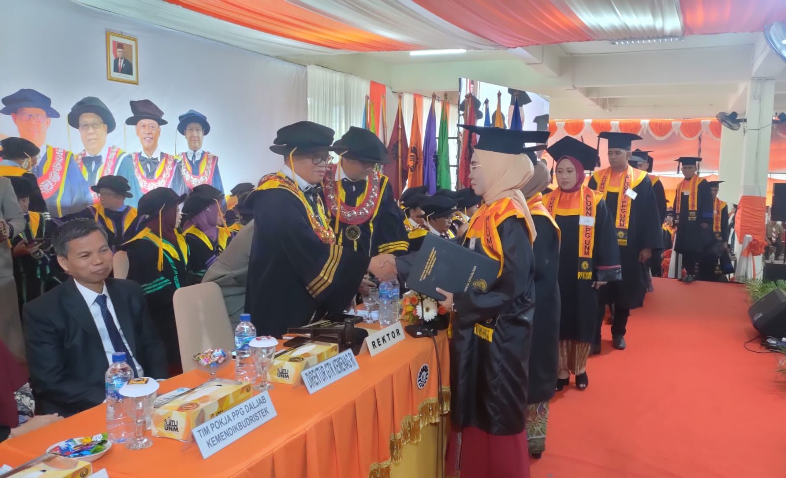 Rektor UNM Kukuhkan 5.480 Alumni PPG Periode Maret 2023