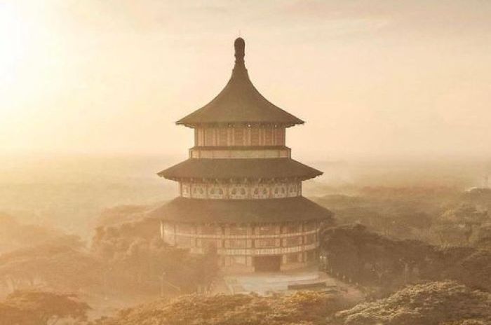 Pagoda Tian Ti Surabaya berbentuk serupa dengan Pagoda Tian Tan (Temple of Heaven) di Beijing, China