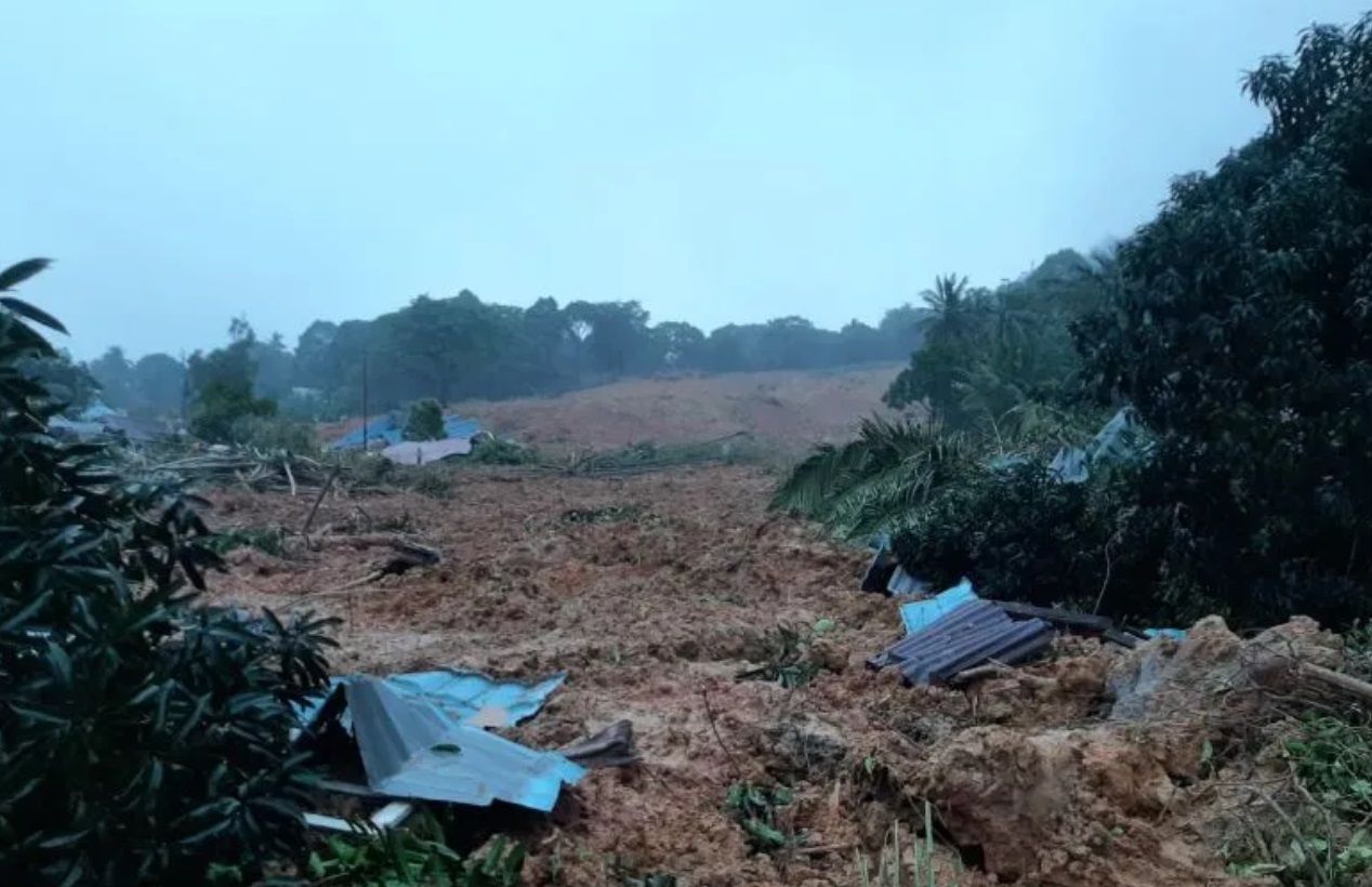 Longsor di Kapung Molon, Desa Pangkalan, Kecamatan Serasan, Kabupaten Natuna, Kepri pada Senin, 6 Maret 2023.