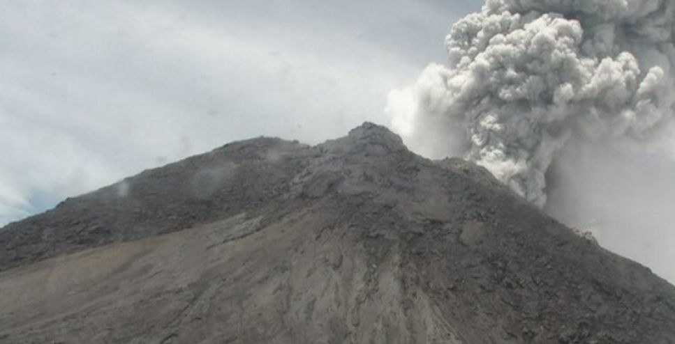 BPPTKG melaporkan puncak Gunung Merapi telah mengeluarkan tujuh kali guguran lava pada Selasa, 7 Maret 2023.