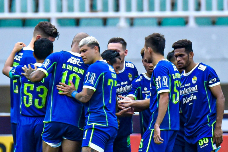Berikut link live streaming pertandingan Persib Bandung melawan Dewa United dalam lanjutan Liga 1 2022/2023 hari ini. 