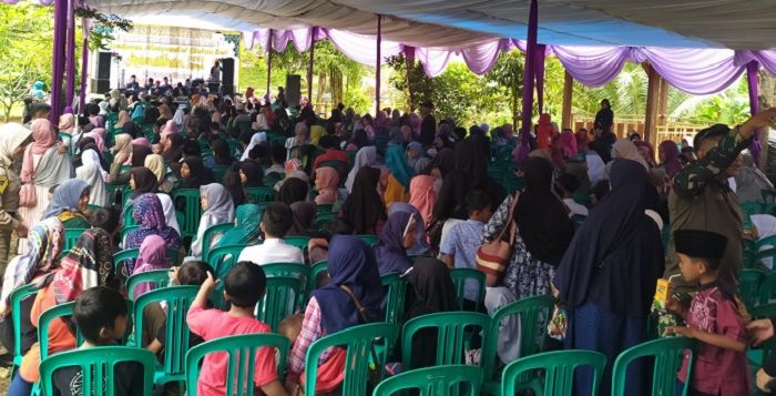 Acara santunan anak yatim piatu di Rumah Makan Mulyasari Ciamis.*kabar-priangan.com/Endang SB