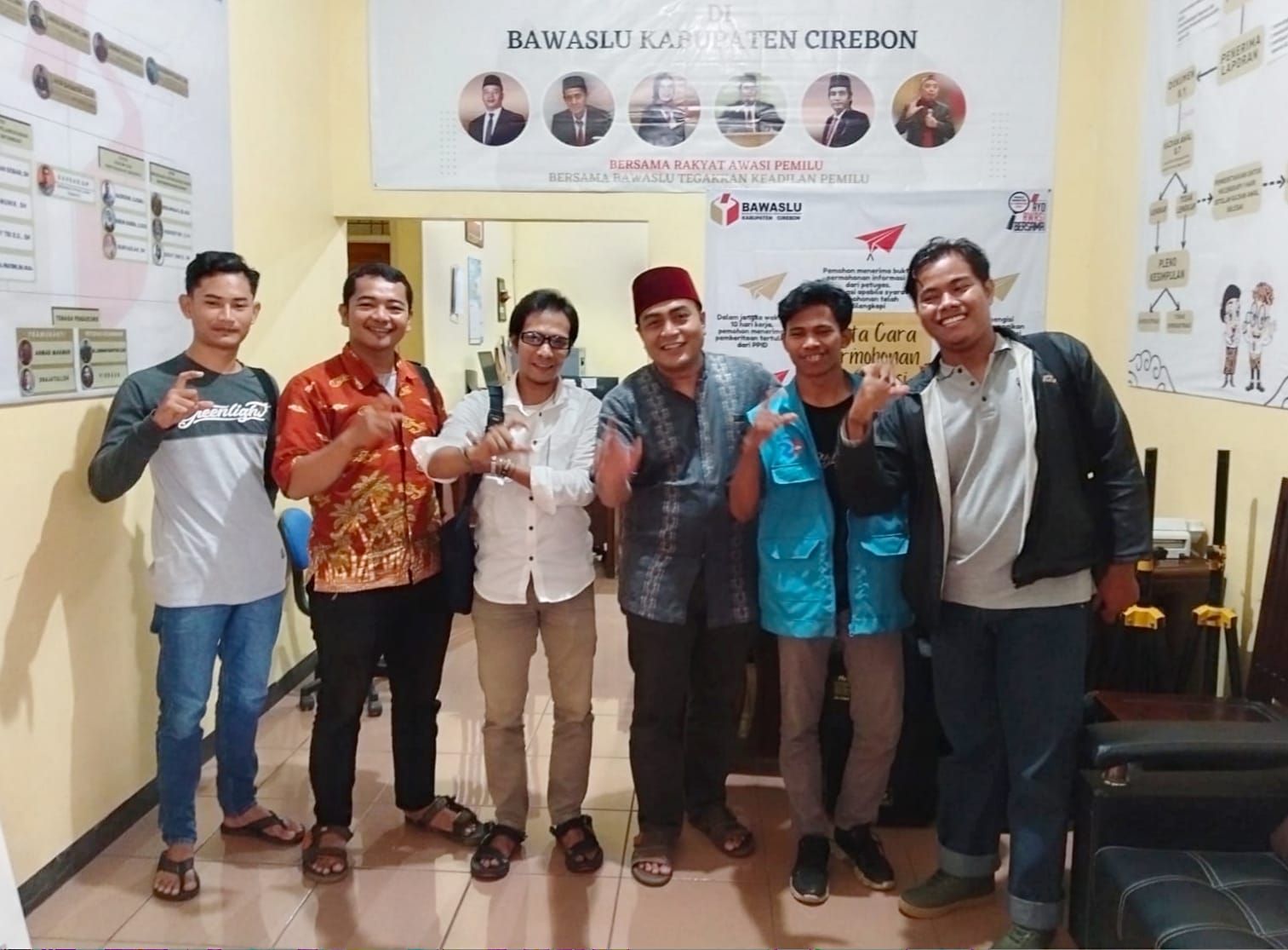 Pengurus JPPR Kabupaten Cirebon mengunjungi Kantor Bawaslu Kabupaten Cirebon pada Selasa, 7 Maret 2023. JPPR dan Bawaslu Kabupaten Cirebon siap bersinergi untuk Pemilu 2024 yang sehat.