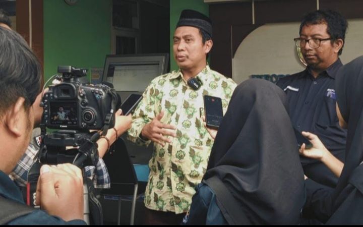 Prodi Komunikasi Kampus Bunga Bangsa Cirebon Gelar Praktik Wawancara Door Stop dan Jumpa Pers/andik sc prmn