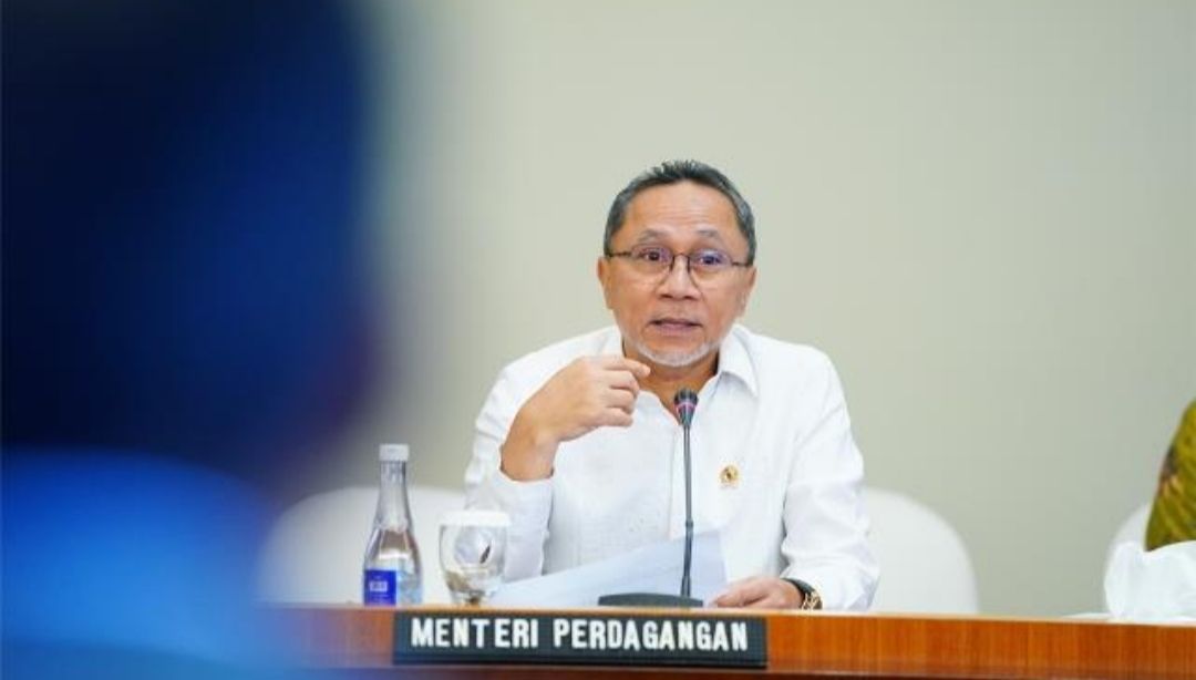 Menteri Perdagangan Zulkifli Hasan beri peringatan untuk pebisnis impor pakaian bekas atau Thrift shop di Bandung