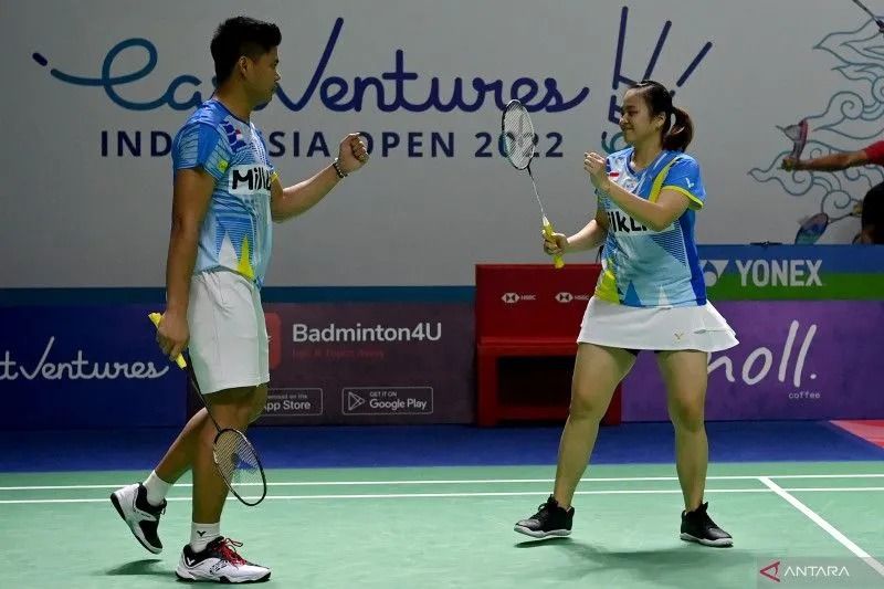 Pebulu tangkis ganda campuran Indonesia Praveen Jordan (kiri) dan Melati Daeva Oktavianti 