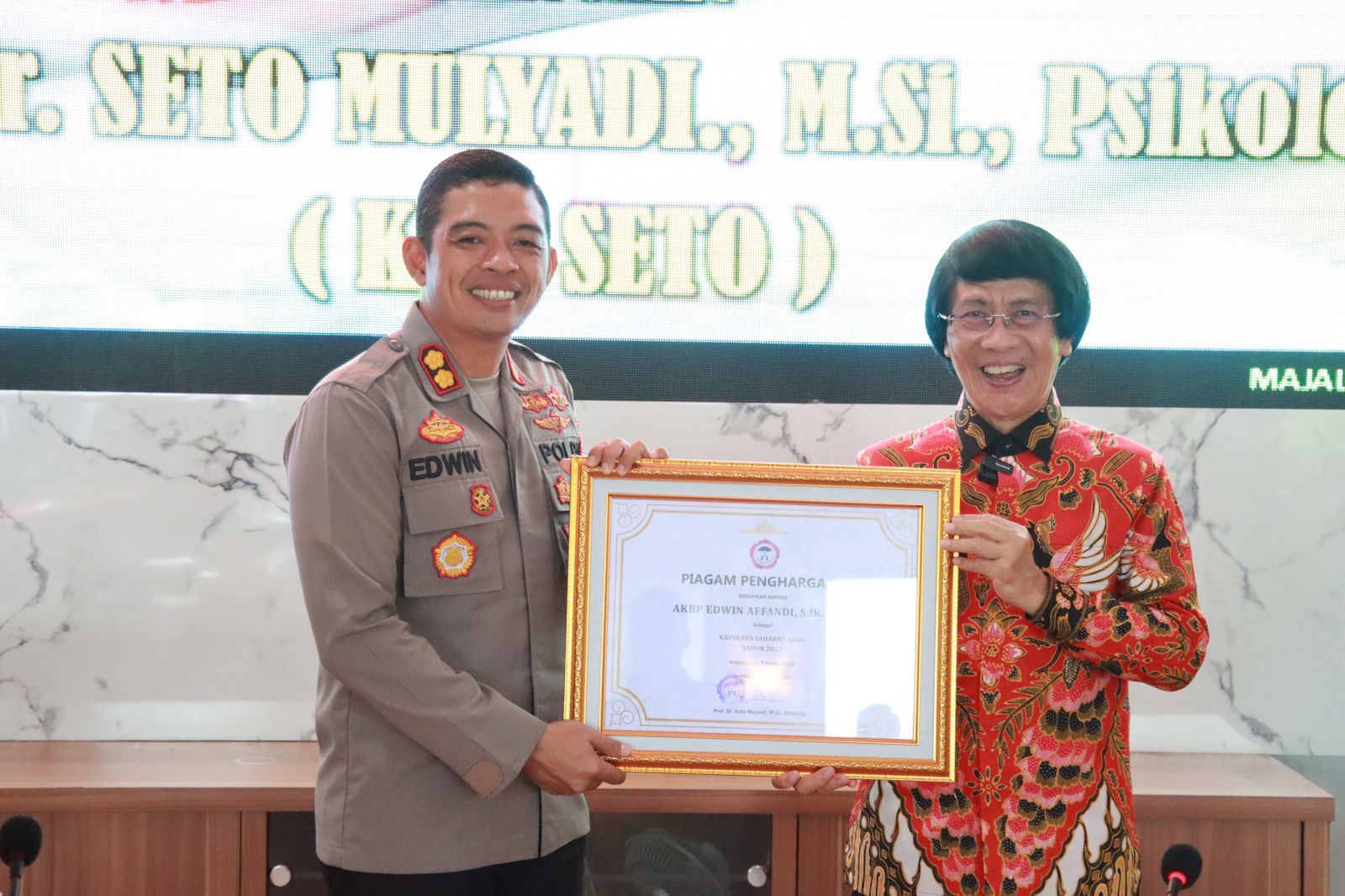 Kapolres Majalengka AKBP Edwin Affandi (Kiri), Seto Mulyadi (Kanan)