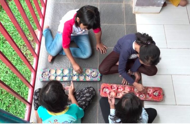 Congklak, permainan jadul anak-anak yang hits saat Ramadhan tiba di era tahun 1970 hingga 1980-an