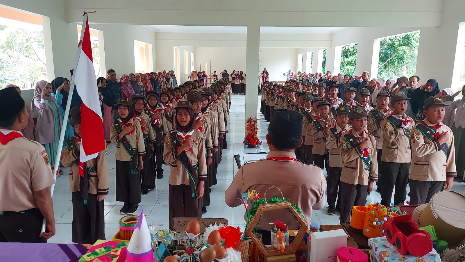 Sebanyak 61 peserta didik MI Al Fatah Banjarnegara dikukuhkan menjadi Pramuka Garuda pada Kamis 9 Maret 2023