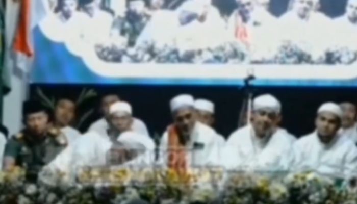 Para netizen mendoakan KH Rofiq Malik yang meninggal dunia saat ceramah.