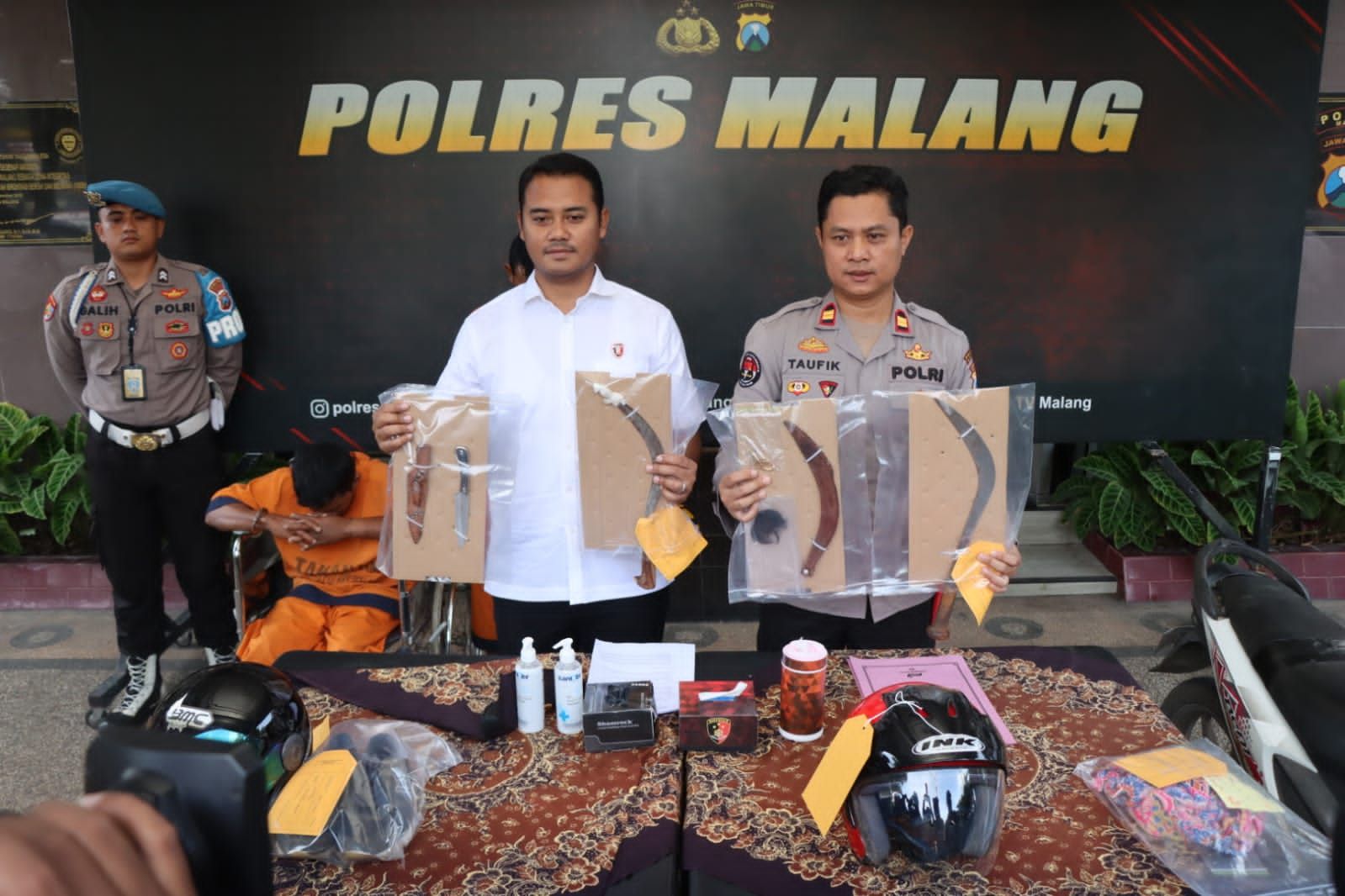 Polres Malang berhasil menangkap pelaku curas di dua TKP yang sempat viral di sosial media.