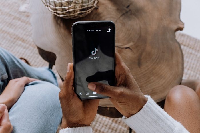 Simak arti kata Old School dalam bahasa Gaul yang sering dipakai di media sosial seperti TikTok, Instagram, hingga Twitter.
