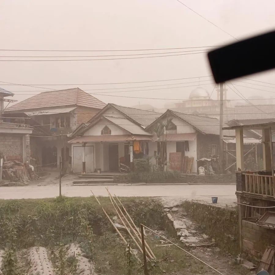 Hujan Abu Merapi via IG pendaki.24jam