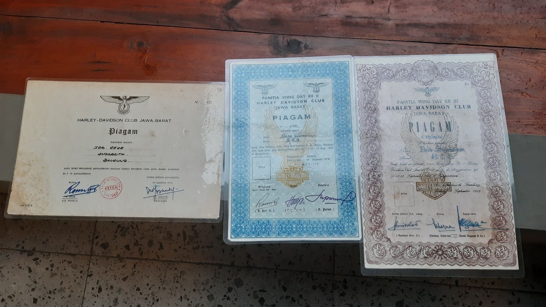 Arsip berupa piagam penghargaan keikutsertaan Wingday 1973, 1978 dan 1982 atas nama Dede 'Ebod' Supratman jadi bukti otentik yang melengkapi sejarah diselenggarakannya tradisi Wingday oleh para H-D enthusiast dari Bandung./ 