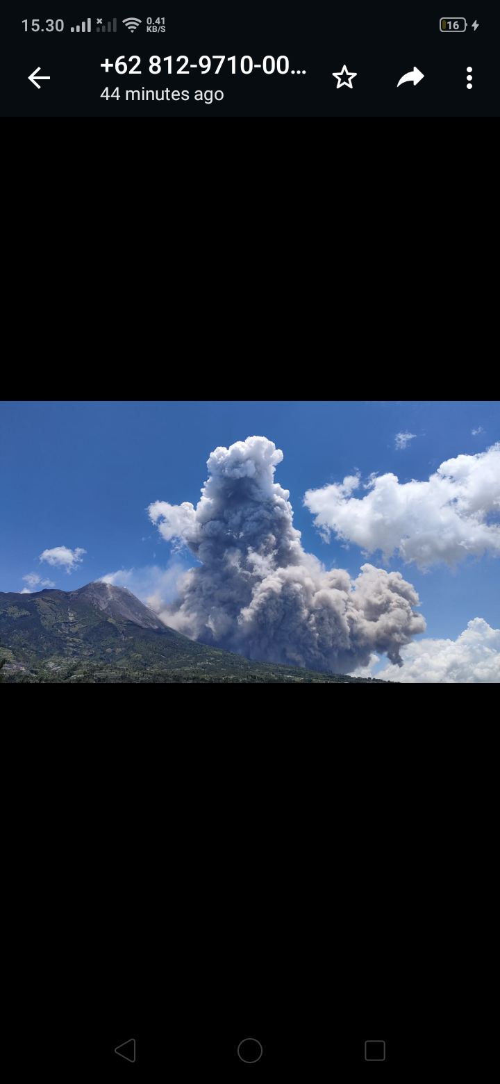 Penampakan Gunung Merapi pada Sabtu 11 Maret 2023 usai semburkan awan panas.