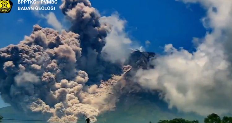 Gunung Merapi kembali luncurkan awan panas, objek wisata Tlogoputri ditutup.