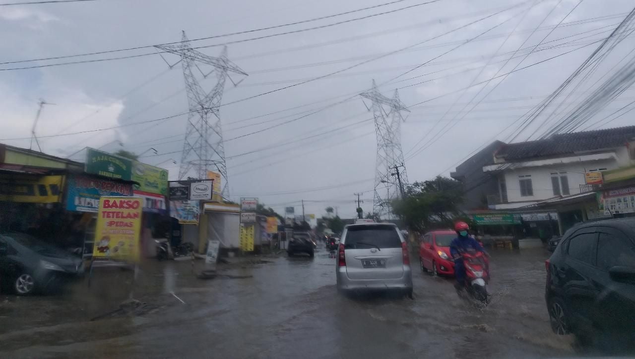 Banjir Di Kota Serang Banten, Ratusan Rumah Terendam Dan 300 Jiwa ...