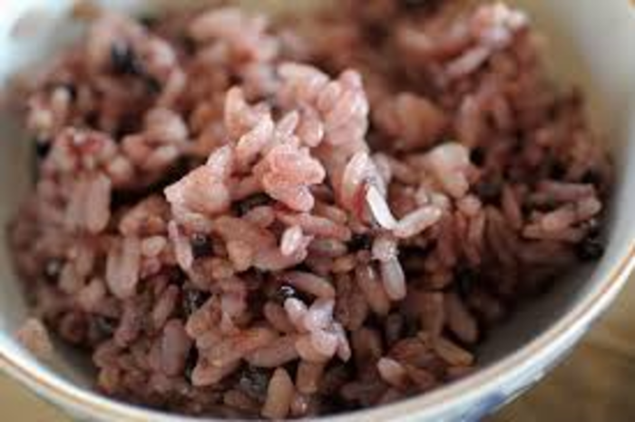 Beras atau nasi merah disarankan sebagai salah satu menu sahur agar saat puasa tidak cepat lapar.