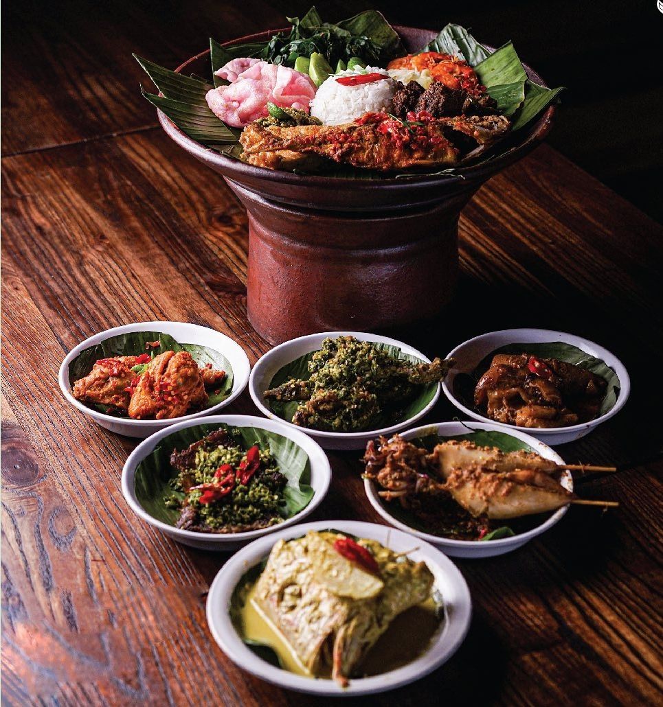 Artikel ini akan membahas tentang rekomendasi wisata kuliner di Cimahi paling enak juga murah, hits, dan populer.