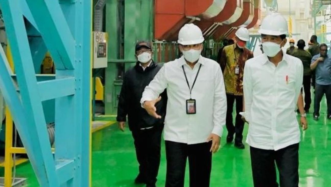 Presiden Joko Widodo saat meninjau sentra penggilingan padi Perum Bulog di Sragen Jawa Tengah 