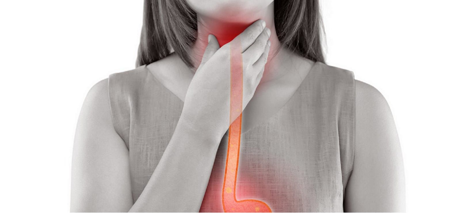 Ilustrasi sakit tenggorokan yang membuat penderitanya kesulitan menelan makanan.