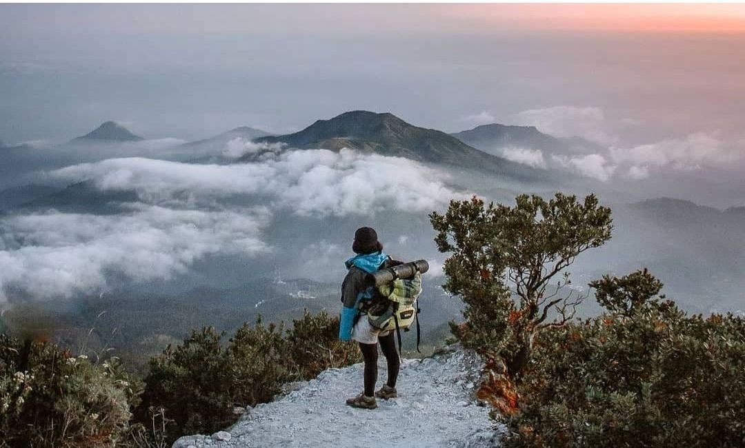 Gunung Lawu, 8 misteri Gunung Lawu mulai dari Dendam Prabu Brawijaya hingga rintihan nafas wanita kesakitan