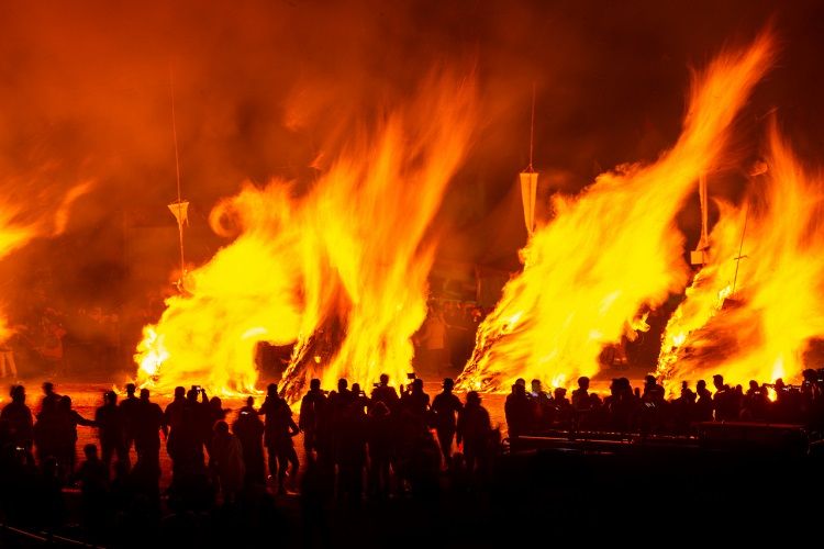 Tradisi pembakaran rumput kering di Korea dalam Festival Api tahun lalu.