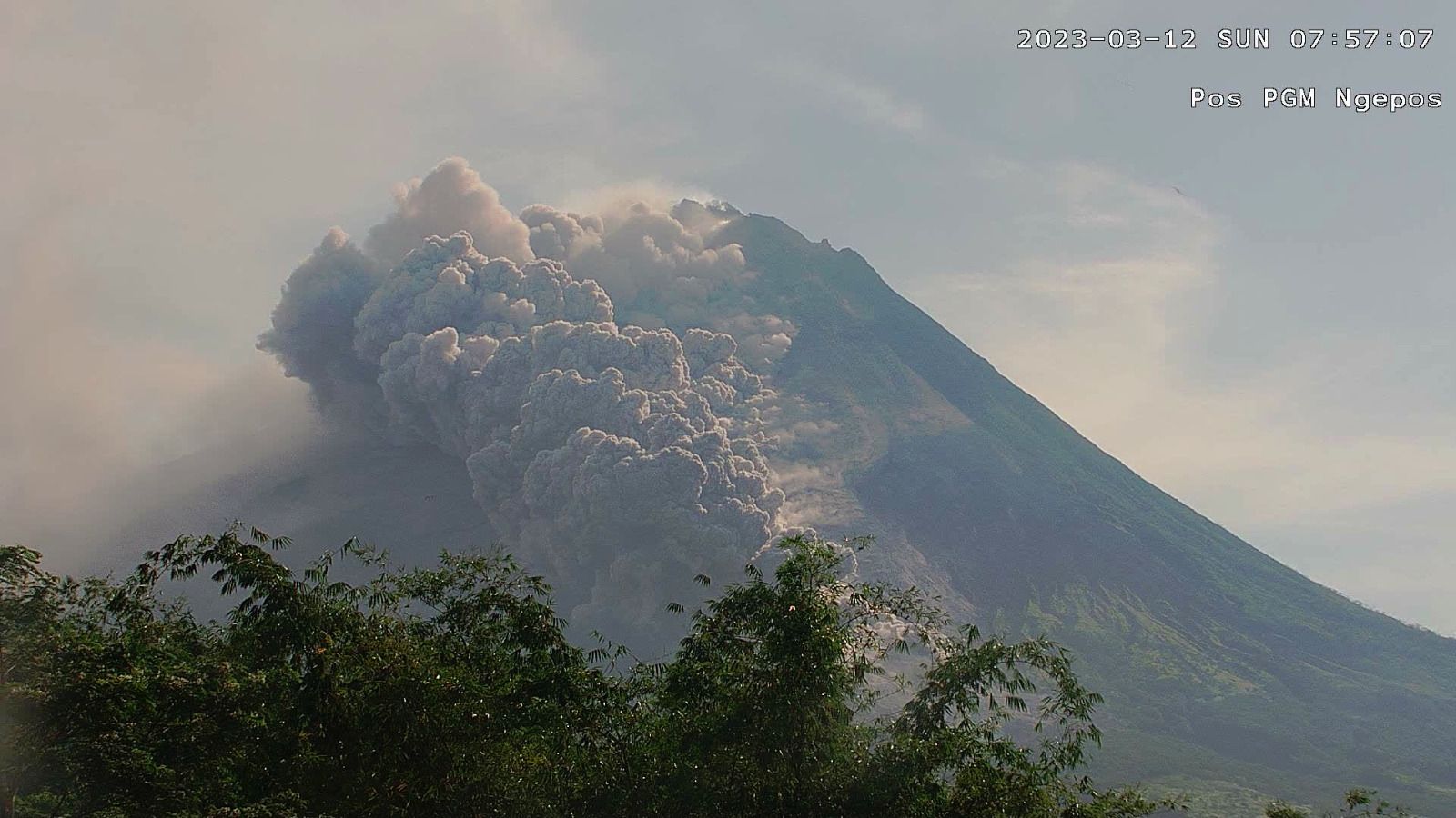 BPPTKG Sebut Gunung Merapi Keluarkan 15 Kali Awan Panas Guguran.