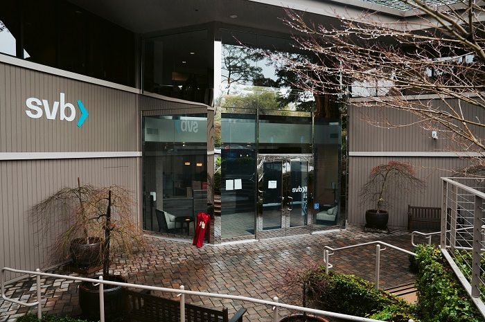 Langkah UBS mengakuisisi Credit Suisse dipercaya mampu menyelamatkan ekonomi global pasca Silicon Valley Bank runtuh.*