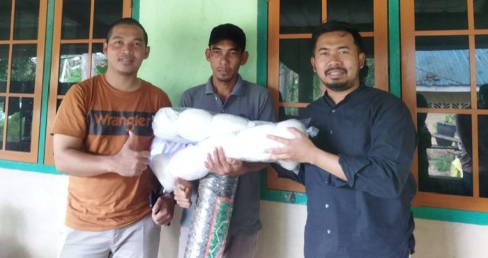 Anggota DPRD Kepri Syahid Ridho Serahkan Alat Tangkap Ikan untuk Nelayan Pulau Kasu.